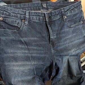 GAP women’s Dark wash Straight Jeans